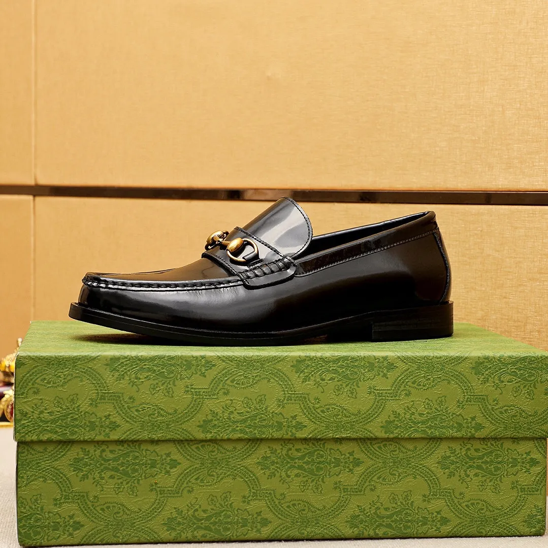 Men's shoes 💰460 💐 Product trademark: GUCCI "Gucci" casual leather shoes Regular size: 38-44 (45🉑️customized) Product materials: Selected imported first-layer open-edge beaded cowhide leather upper + luxury hardware buckle, imported water-dyed cowhide leather lining. Strong three-dimensional visual effect, original combination outsole Color: 3⃣️colors available